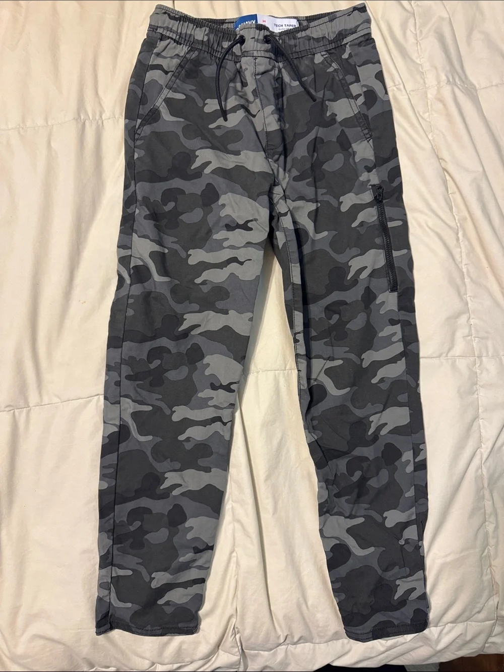 Old Navy Tech Tapper Black & Gray Camo Jogger Pants